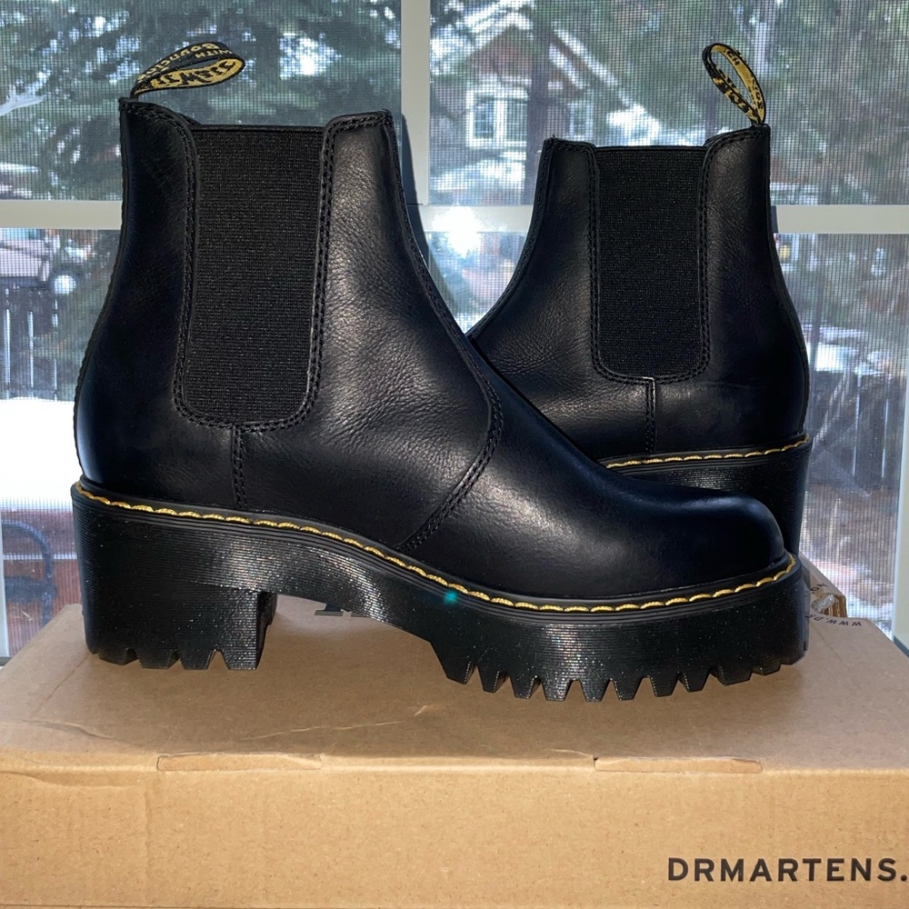 New! Dr Martens Rometty style in black size 8!!